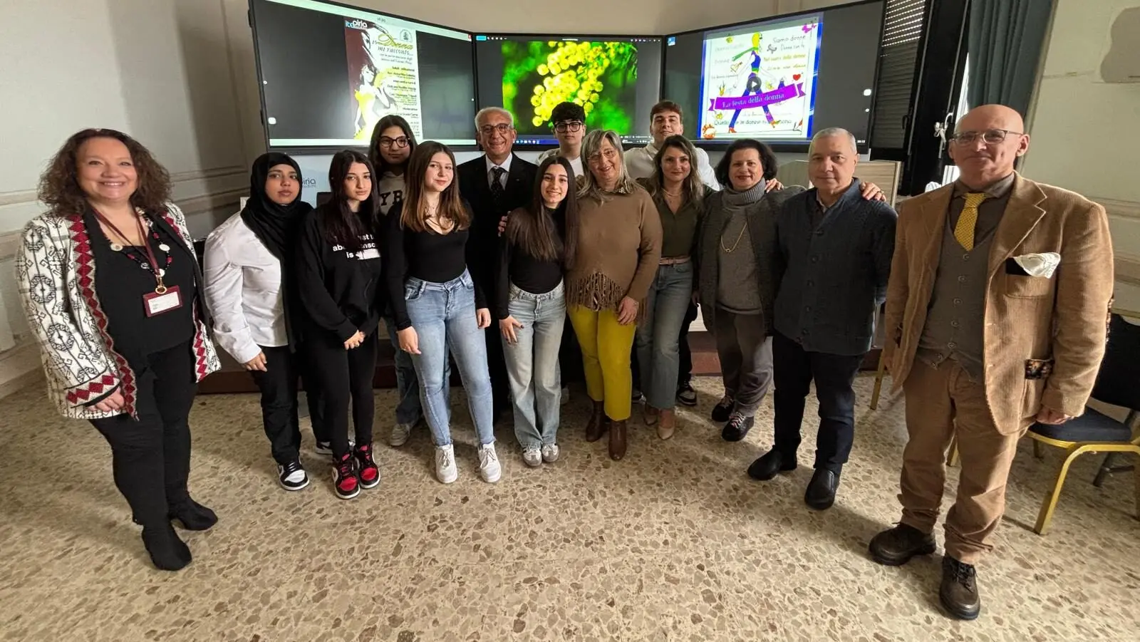 “Io donna: mi racconto” emoziona e fa riflettere l'Ite Piria di Reggio