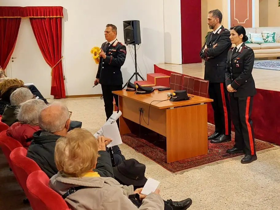 Reggio, i Carabinieri incontrano gli anziani della parrocchia di San Bruno per prevenire le truffe