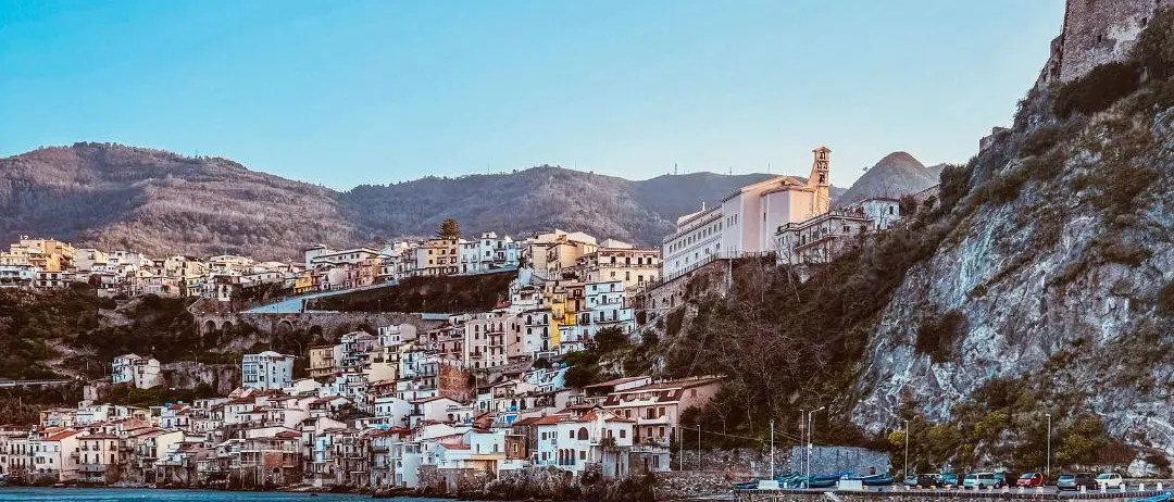 LA FOTO DEL GIORNO | Scilla, il respiro del mare e degli uomini che lo vivono