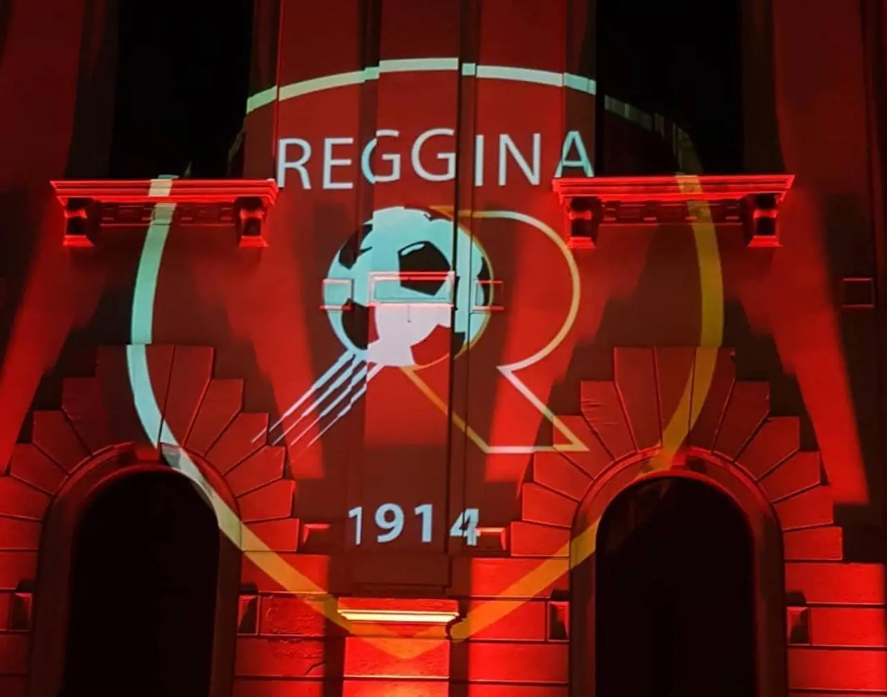 Il restyling del Sant’Agata, l’aut aut di Arnone e i messaggi da Scafati: ma per la Reggina il futuro si chiama Sambiase