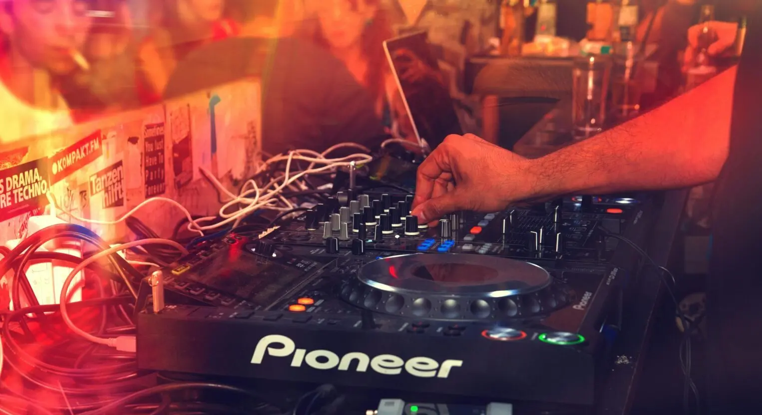 Reggio, inclusione sociale o spot politico? La polemica sul corso per dj è un disco rotto