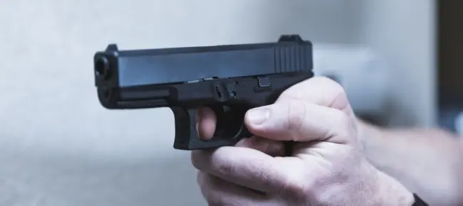 Reggio, giovane ferito a colpi d'arma da fuoco. Indaga la Polizia