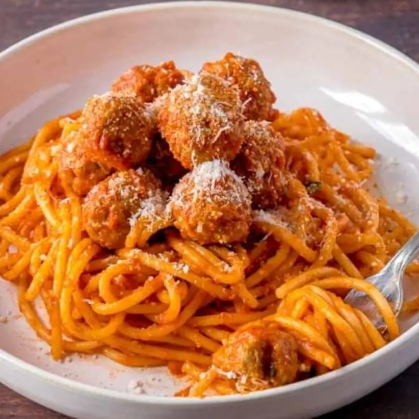 LA RICETTA DEL GIORNO | Spaghetti con le polpette, un'icona della cucina italiana
