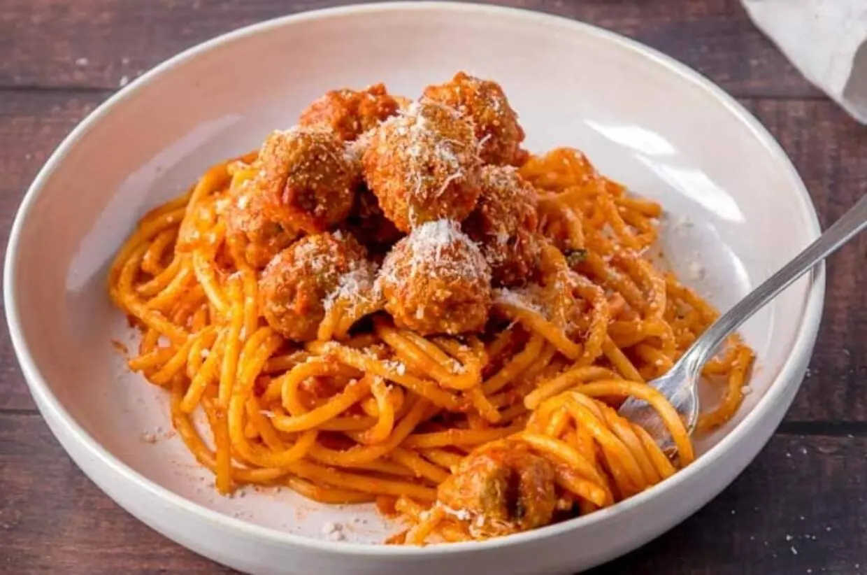 LA RICETTA DEL GIORNO | Spaghetti con le polpette, un'icona della cucina italiana
