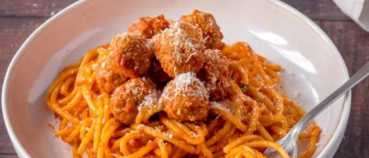 LA RICETTA DEL GIORNO | Spaghetti con le polpette, un'icona della cucina italiana