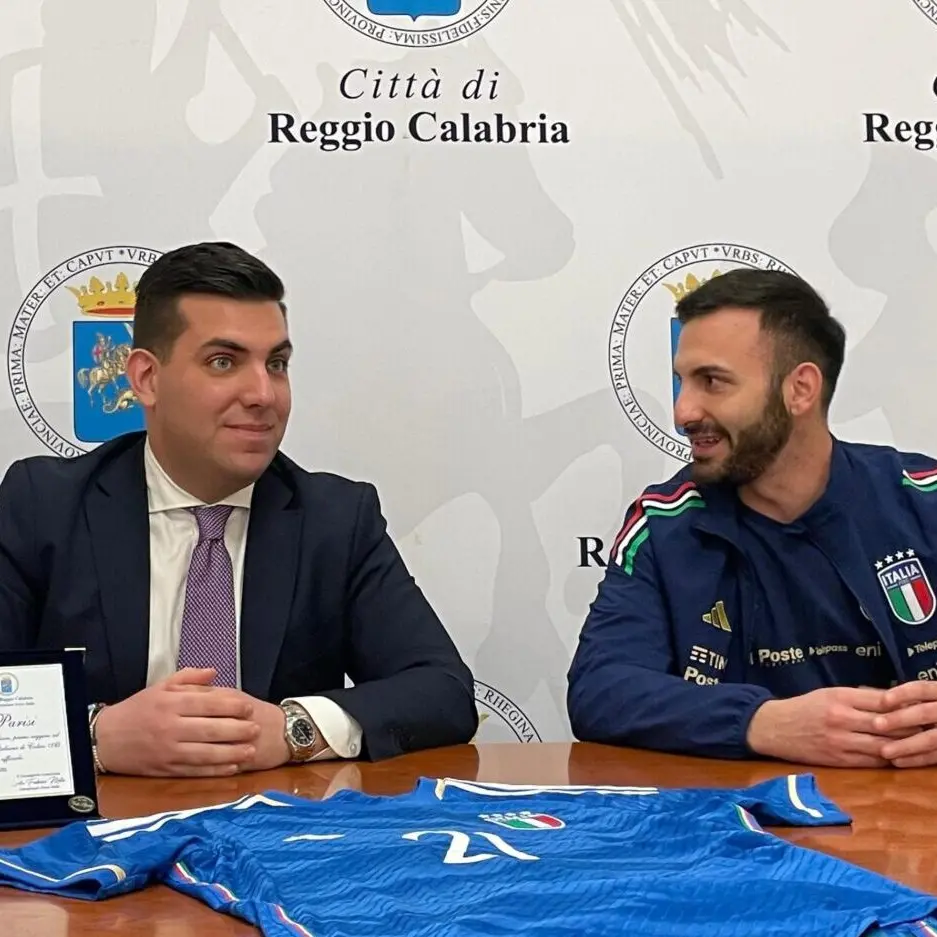Reggio, premiato l'atleta reggino Parisi convocato in Nazionale Calcio a5, Milia (FI): «Orgoglio per la città»