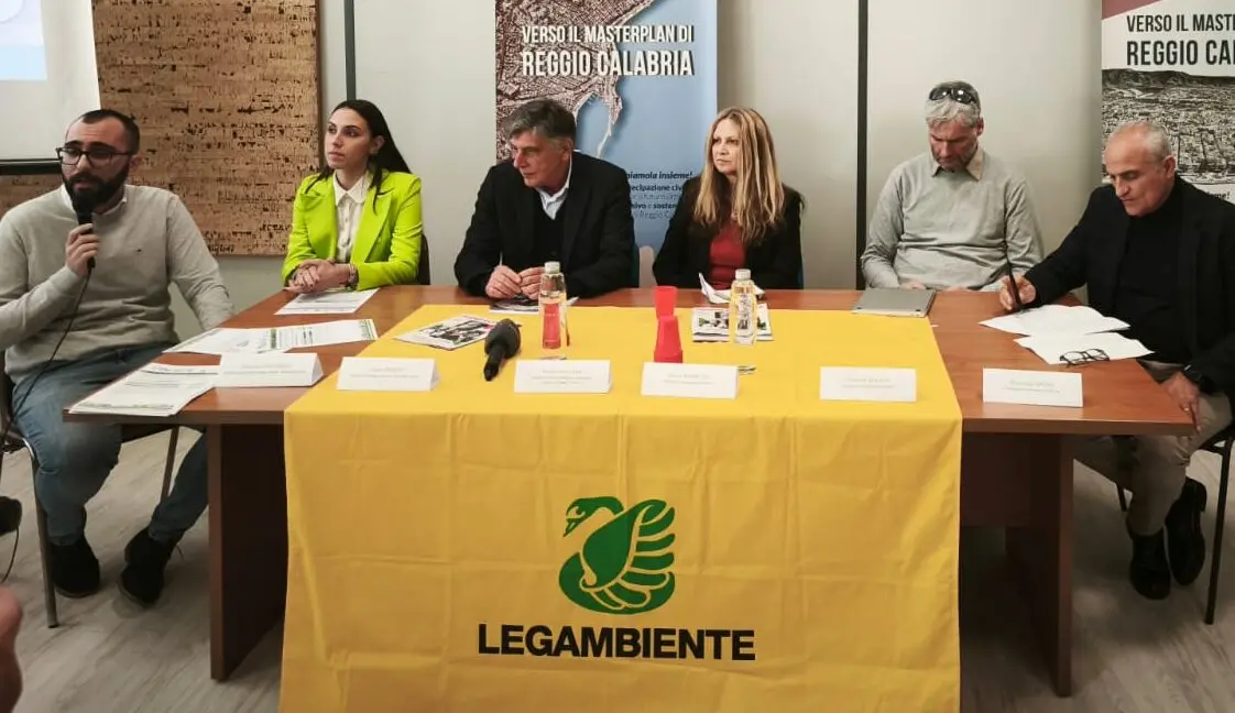 La mobilità sostenibile e il futuro di Reggio nella campagna itinerante di Legambiente \"Città2030\"