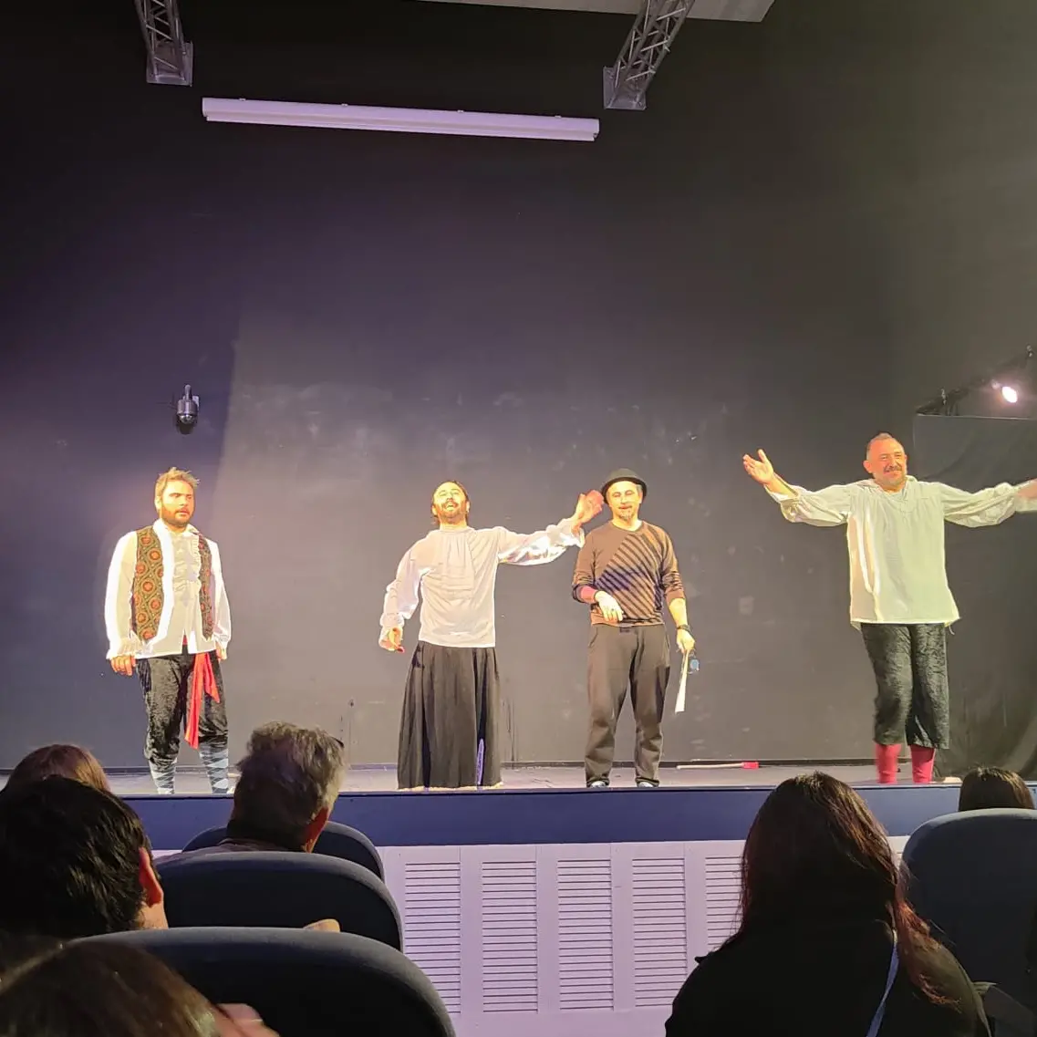 I ragazzi del Polo liceale di Locri al Palazzo della Cultura per lo spettacolo \"Shake in Comedy\"