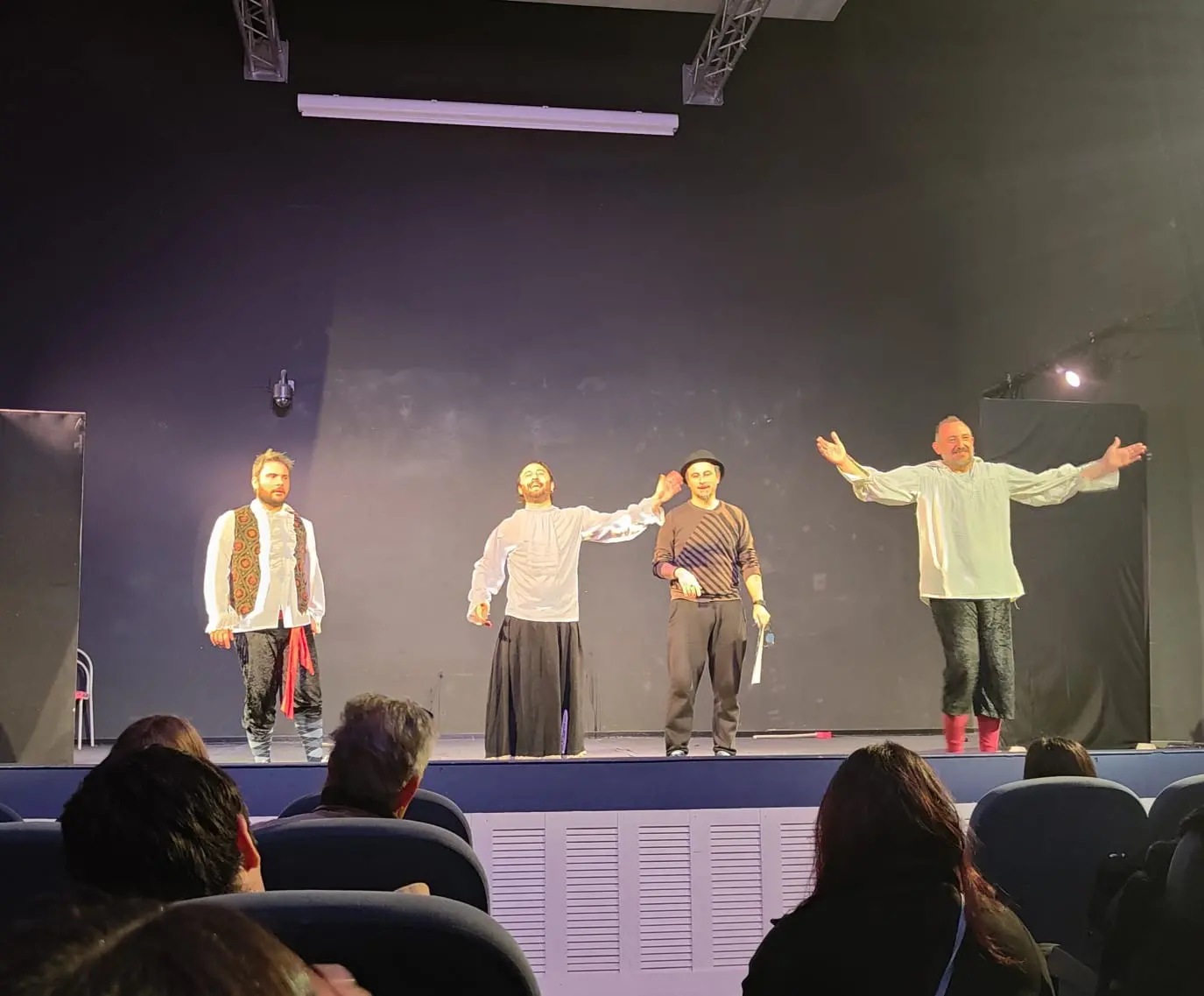 I ragazzi del Polo liceale di Locri al Palazzo della Cultura per lo spettacolo \"Shake in Comedy\"