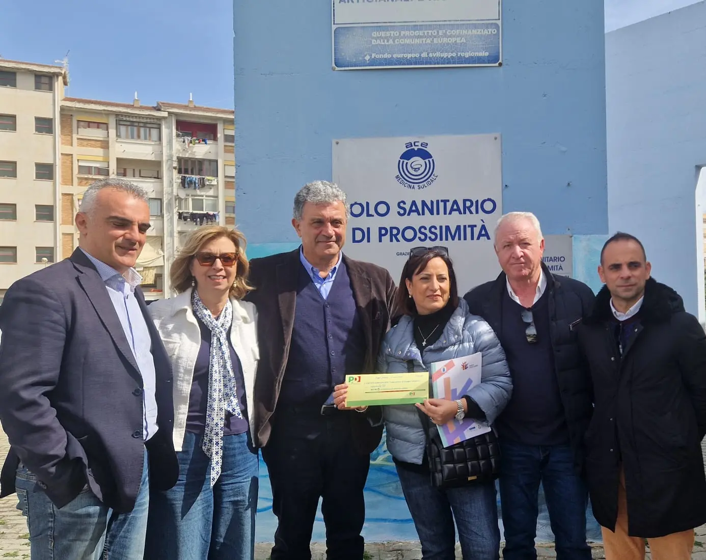 Il Pd reggino consegna al Polo Ace di Arghillà un assegno ricavato dalla serata per la festa della donna