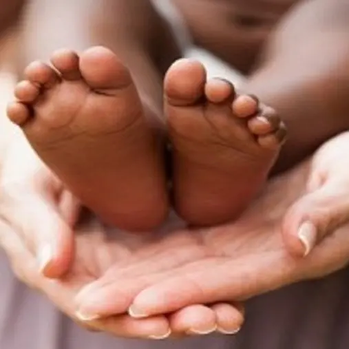 Storie di adozione e scelte di vita nei racconti di genitori e coppie