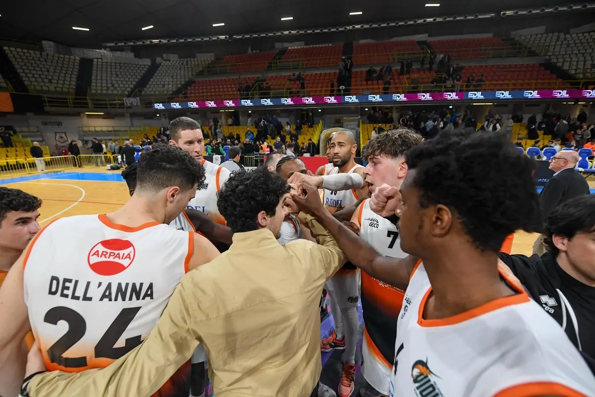 Basket, Redel basket battuta dalla Scandone con il risultato di 65 a 70