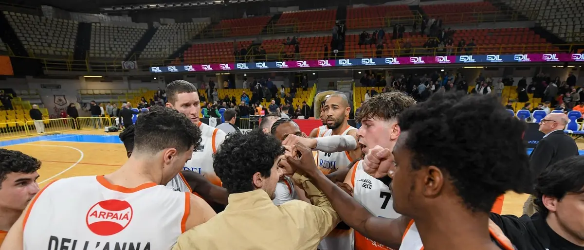 Basket, Redel basket battuta dalla Scandone con il risultato di 65 a 70