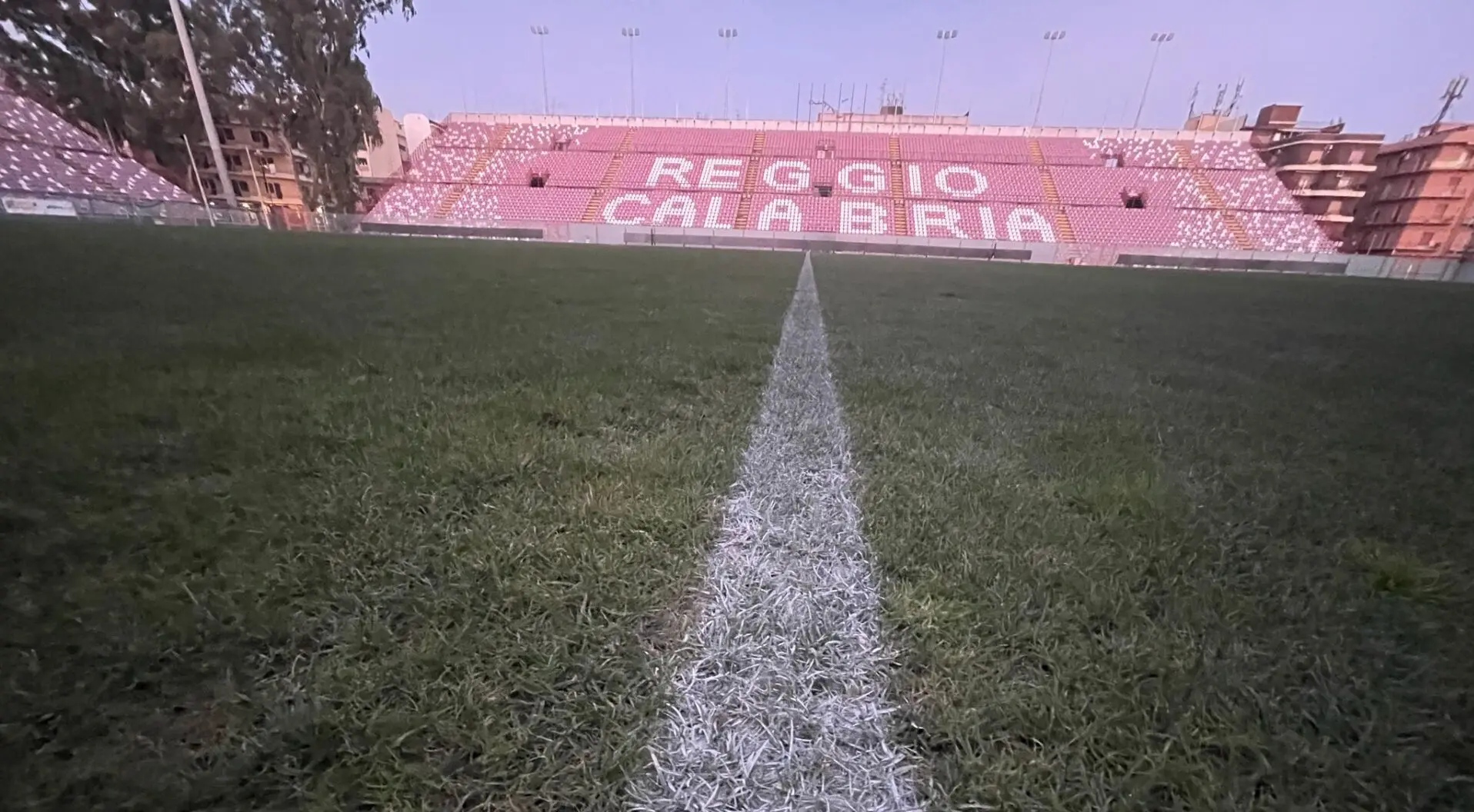 Reggina e Siracusa, la corsa alla promozione si fa incandescente: da ora a maggio è vietato sbagliare