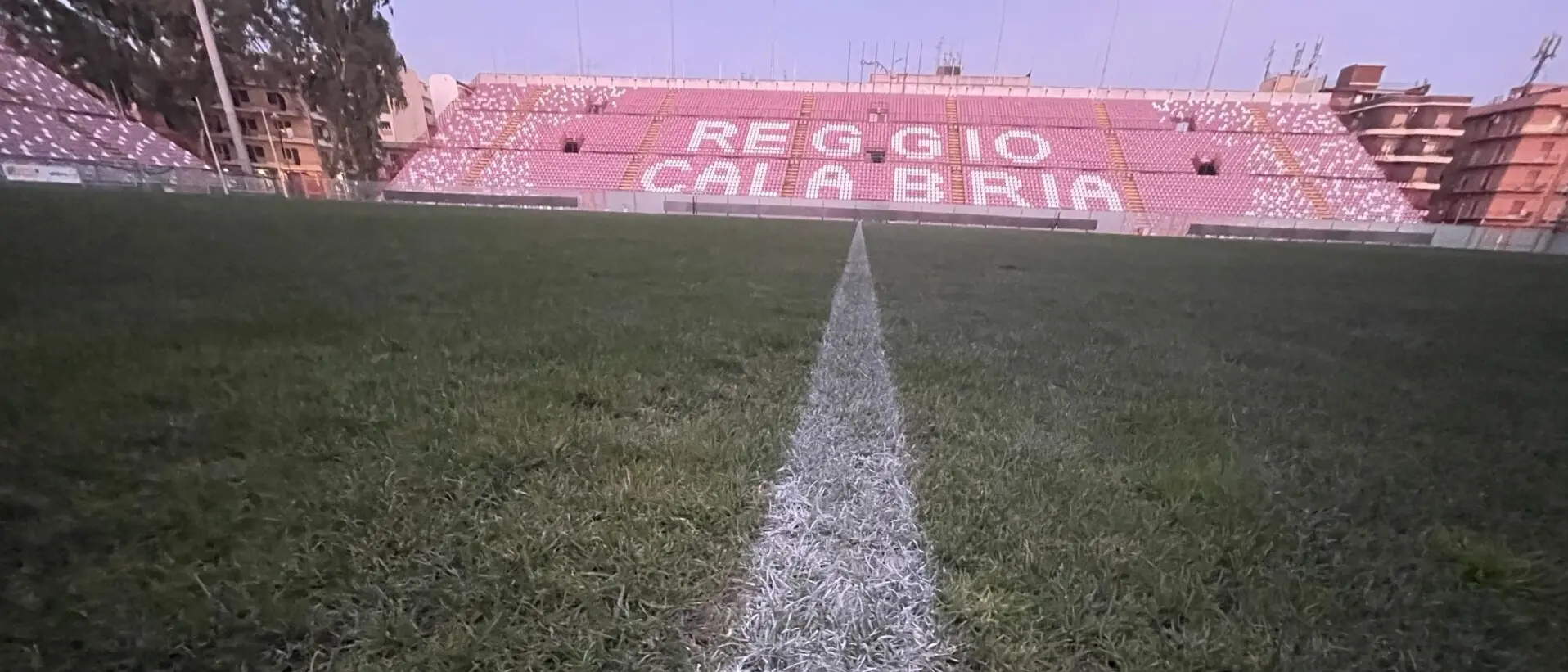 Reggina e Siracusa, la corsa alla promozione si fa incandescente: da ora a maggio è vietato sbagliare