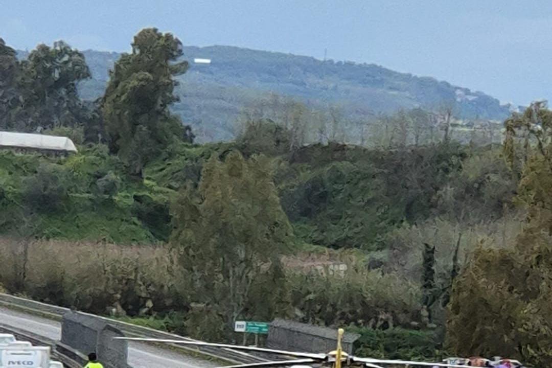 Grave incidente sull'A2 tra Rosarno e Gioia Tauro, auto precipita nel ...