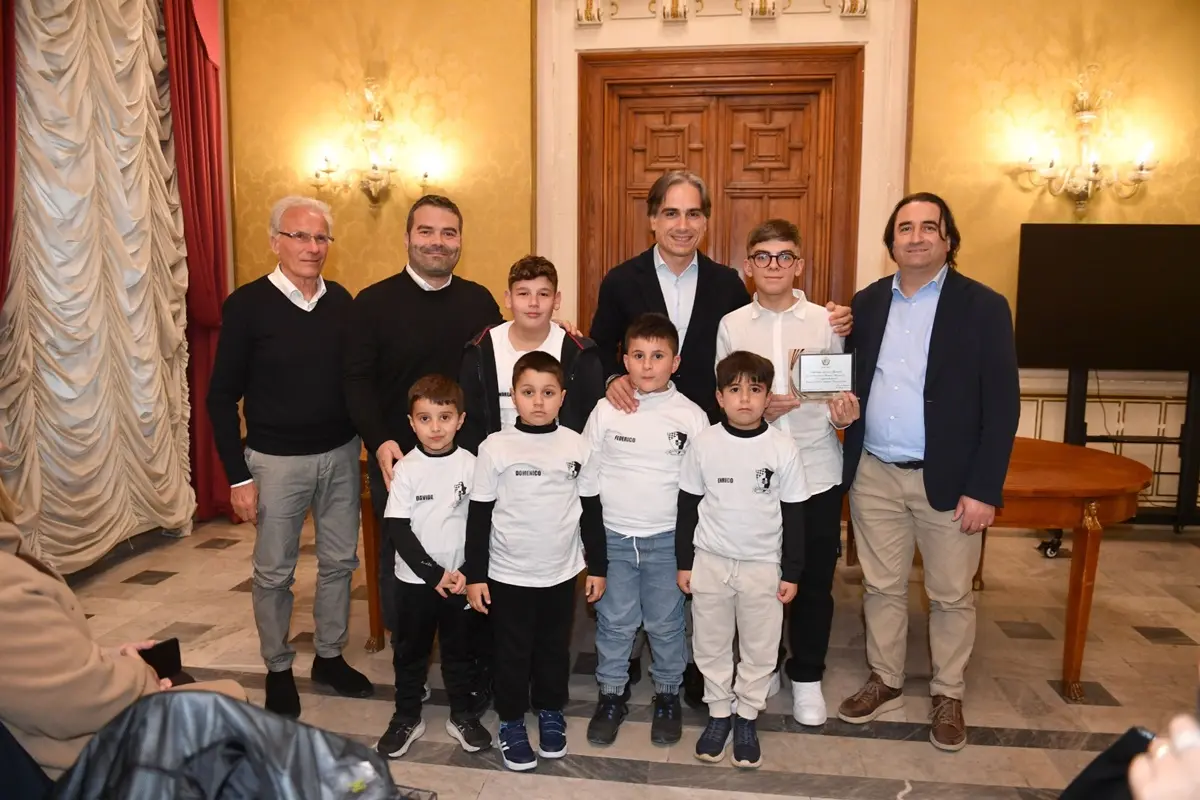 Reggio, il giovane campione di dama Lorenzo Germolè premiato dal sindaco Falcomatà