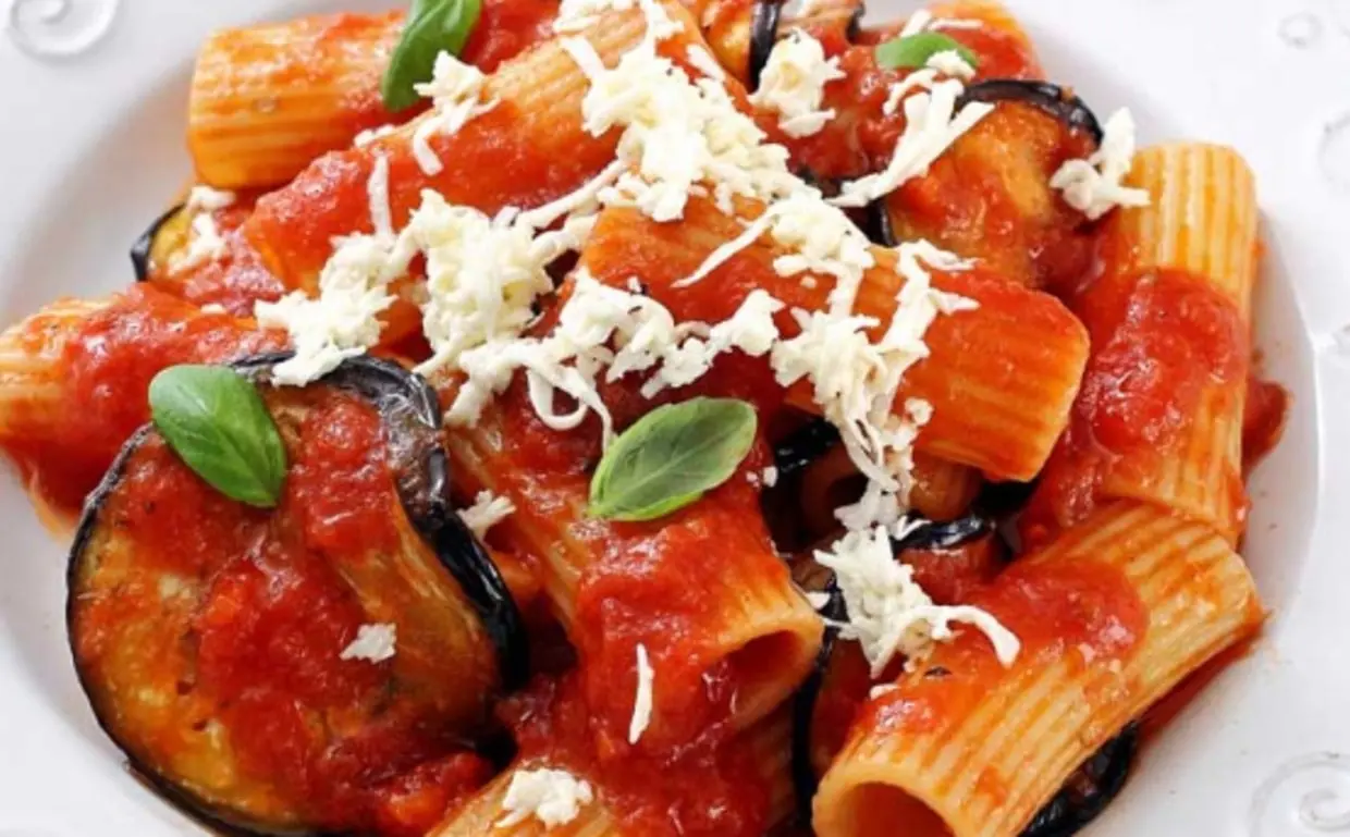 LA RICETTA DEL GIORNO | Pasta alla norma: un tripudio di gusto e tradizione