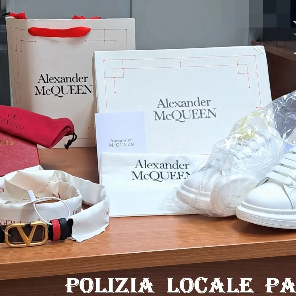 Palmi, vendeva articoli di lusso contraffatti sui social: denunciata