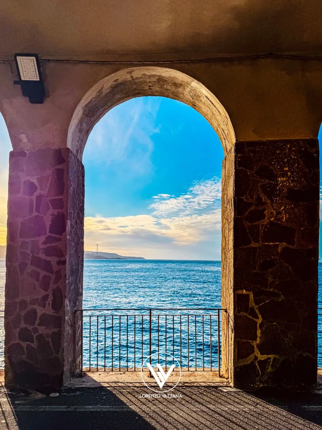 LA FOTO DEL GIORNO | Una finestra sul mare, una porta sul cuore