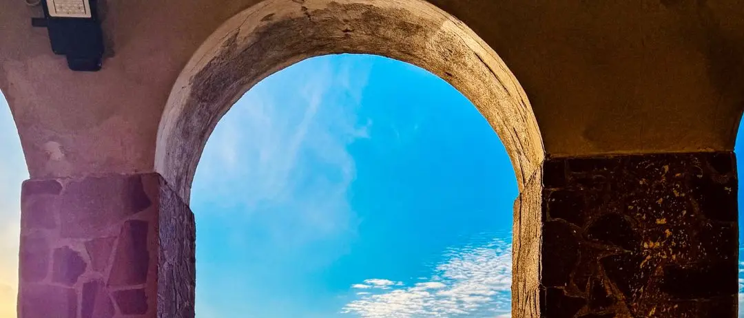 LA FOTO DEL GIORNO | Una finestra sul mare, una porta sul cuore