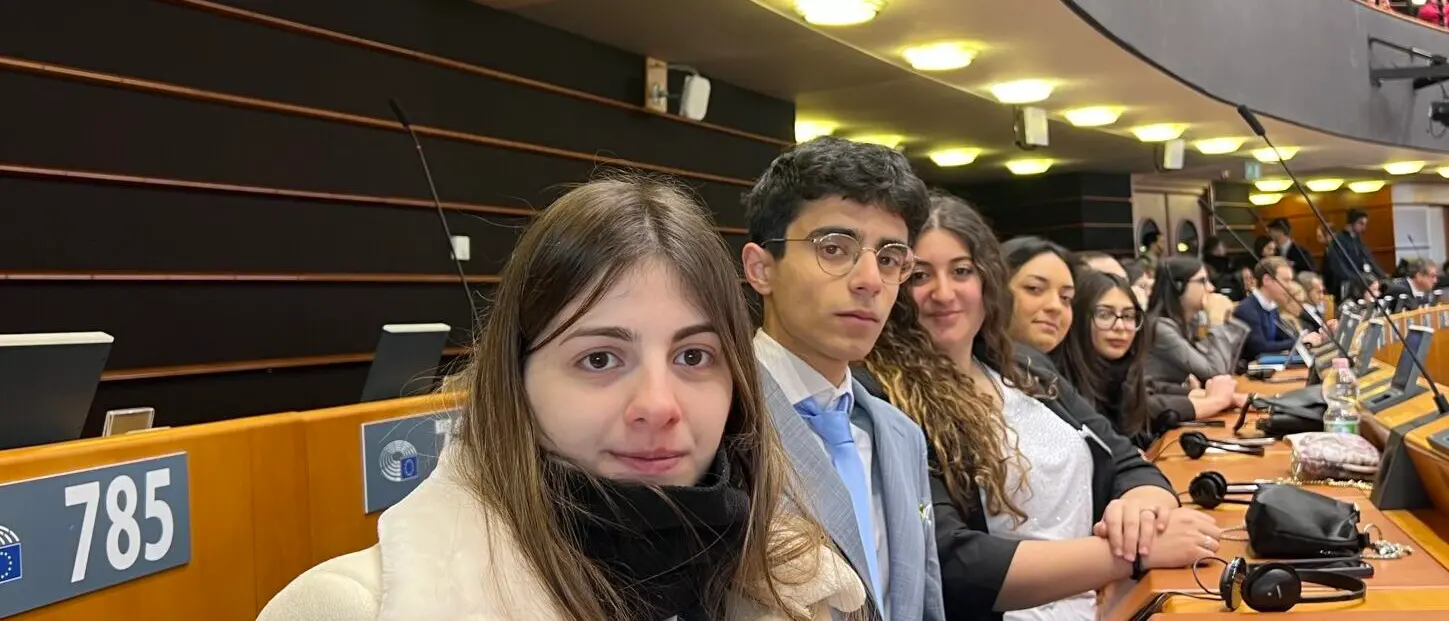 Gli studenti dell’Einaudi-Alvaro di Palmi presentano la startup Gine-Start al Parlamento Europeo di Bruxelles