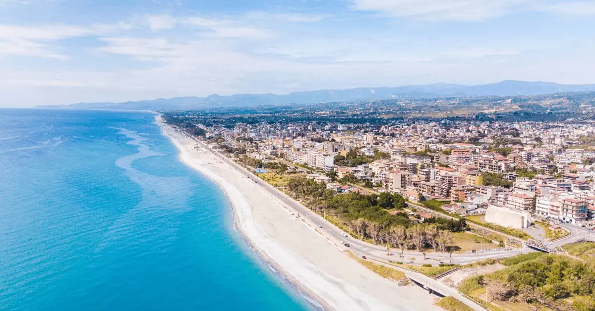 Riviera dei gelsomini o riviera cristallina? La Jonica Holidays insorge: «Sbagliato cambiare nome»