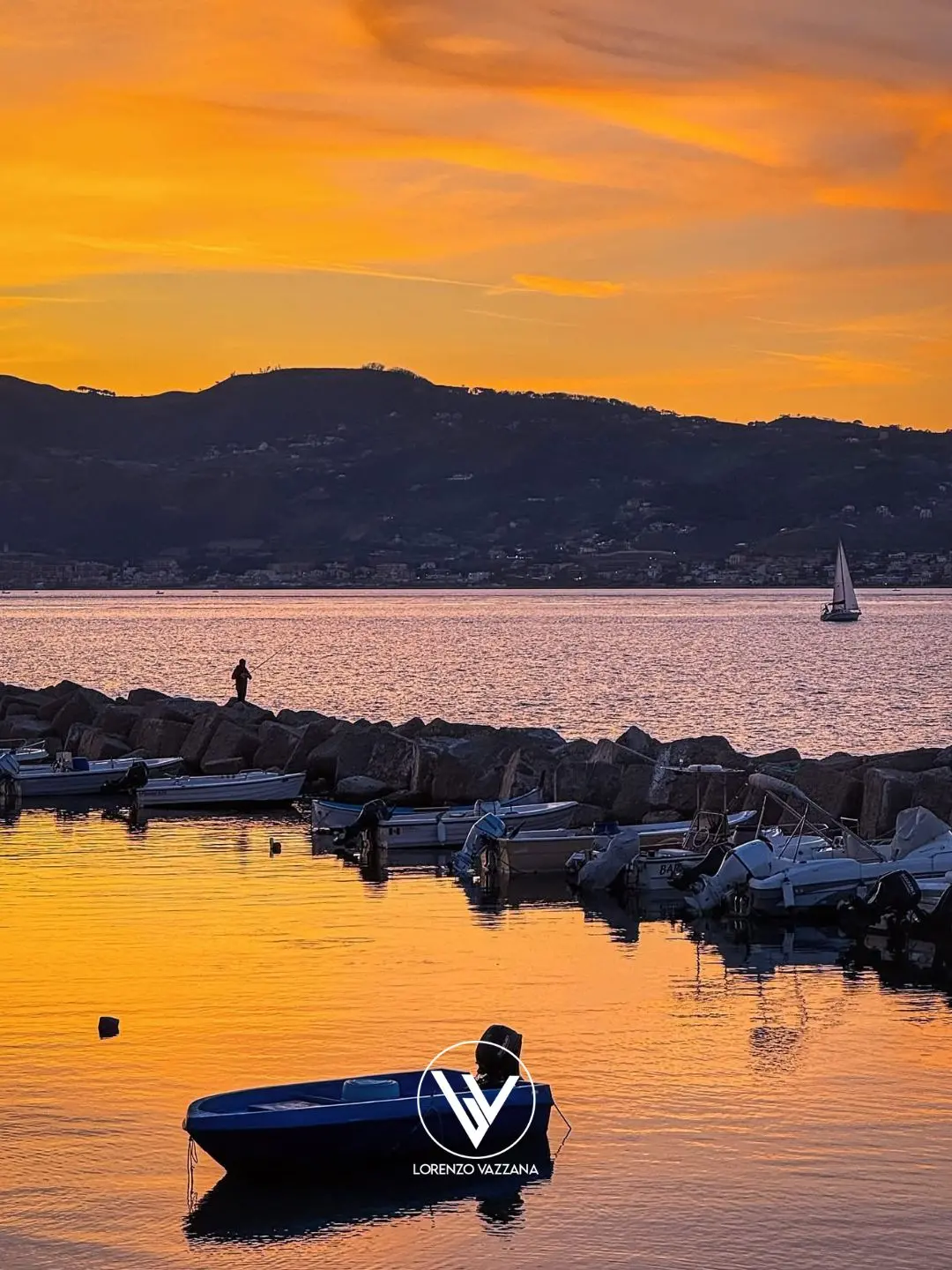 LA FOTO DEL GIORNO | Quando il sole saluta la notte