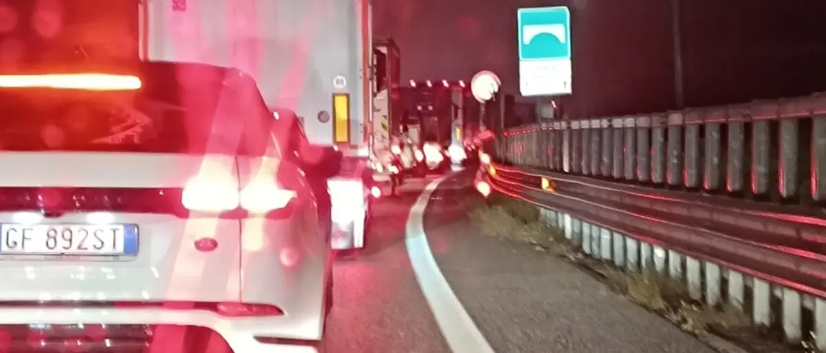 Tamponamento a catena sulla tangenziale di Reggio: traffico paralizzato tra Porto e Gallico
