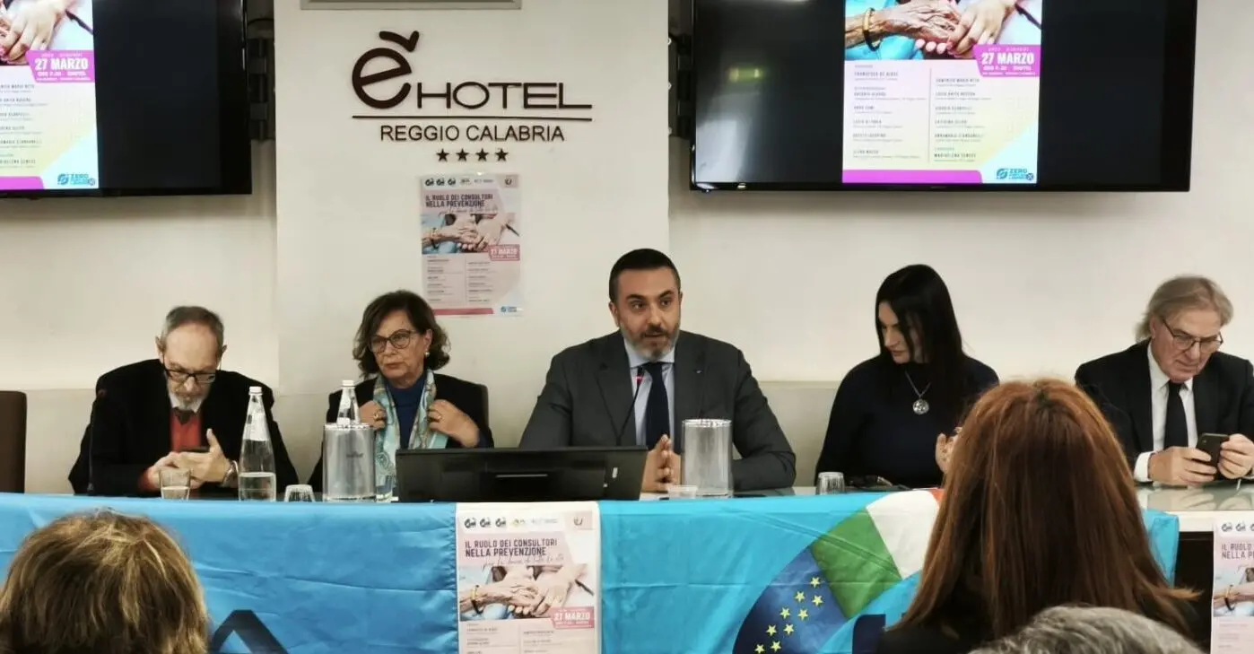 Consultori e diritto alla salute a Reggio: «Serve una battaglia per il potenziamento dei servizi sanitari sul territorio»