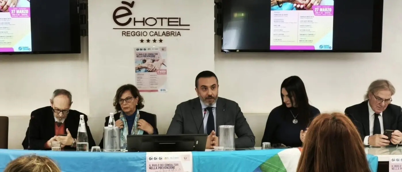 Consultori e diritto alla salute a Reggio: «Serve una battaglia per il potenziamento dei servizi sanitari sul territorio»
