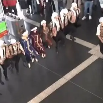Danza, cultura e resistenza: a Reggio lo stage di Dabka palestinese con Naji Al Azzeh
