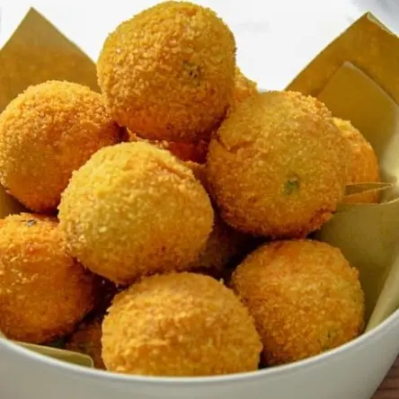 LA RICETTA DEL GIORNO | Polpette di tonno e patate: un piatto versatile e sfizioso