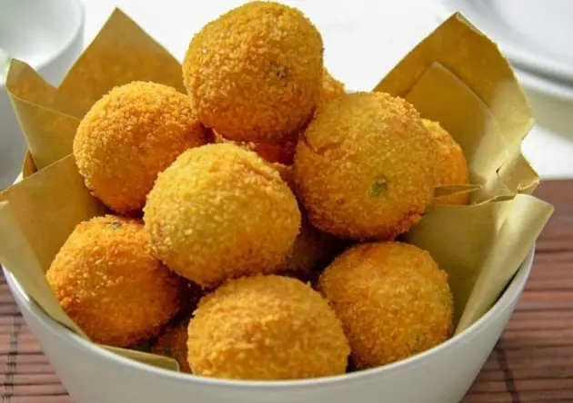 LA RICETTA DEL GIORNO | Polpette di tonno e patate: un piatto versatile e sfizioso