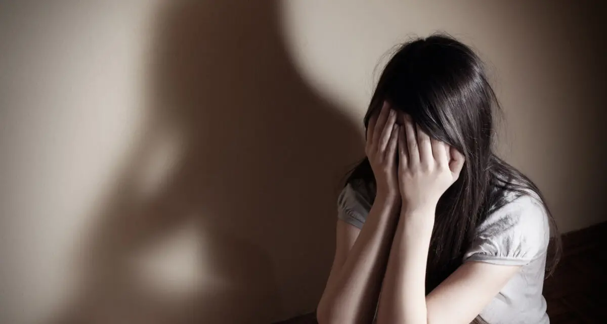 Vibo, picchia e minaccia la compagna davanti ai figli:\u00A0arrestato per violenza sessuale e maltrattamenti in famiglia\n