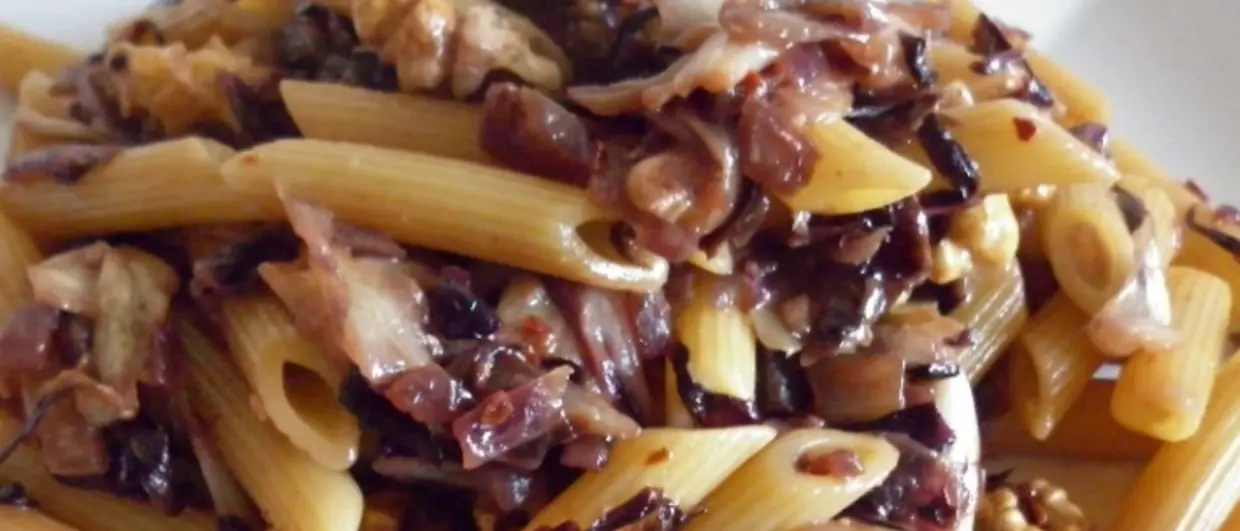 LA RICETTA DEL GIORNO | Pasta radicchio e gorgonzola: un primo piatto facile e gustoso