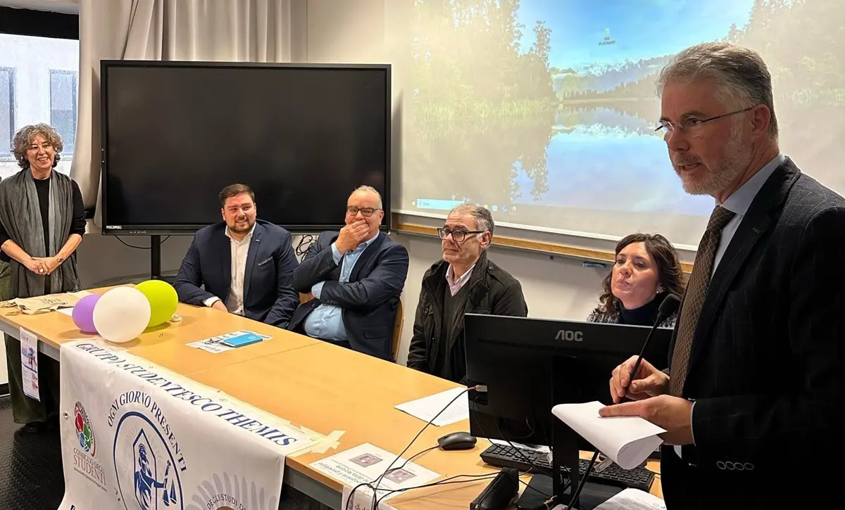 Reggio, Themis guida gli studenti verso il futuro: successo per il ciclo di seminari “Coltivare il Sé”