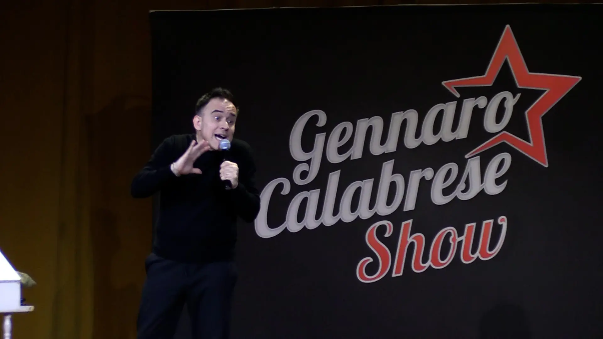 Gennaro Calabrese torna all'Odeon e la sua Reggio lo abbraccia, nonostante il diluvio, tra risate e applausi - FOTO e VIDEO