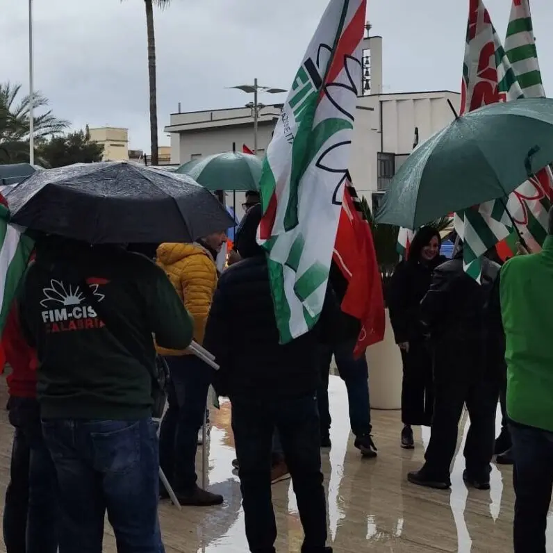 Reggio, i metalmeccanici non mollano sul rinnovo del contratto e chiedono alla politica regionale di fare pressione anche sul governo