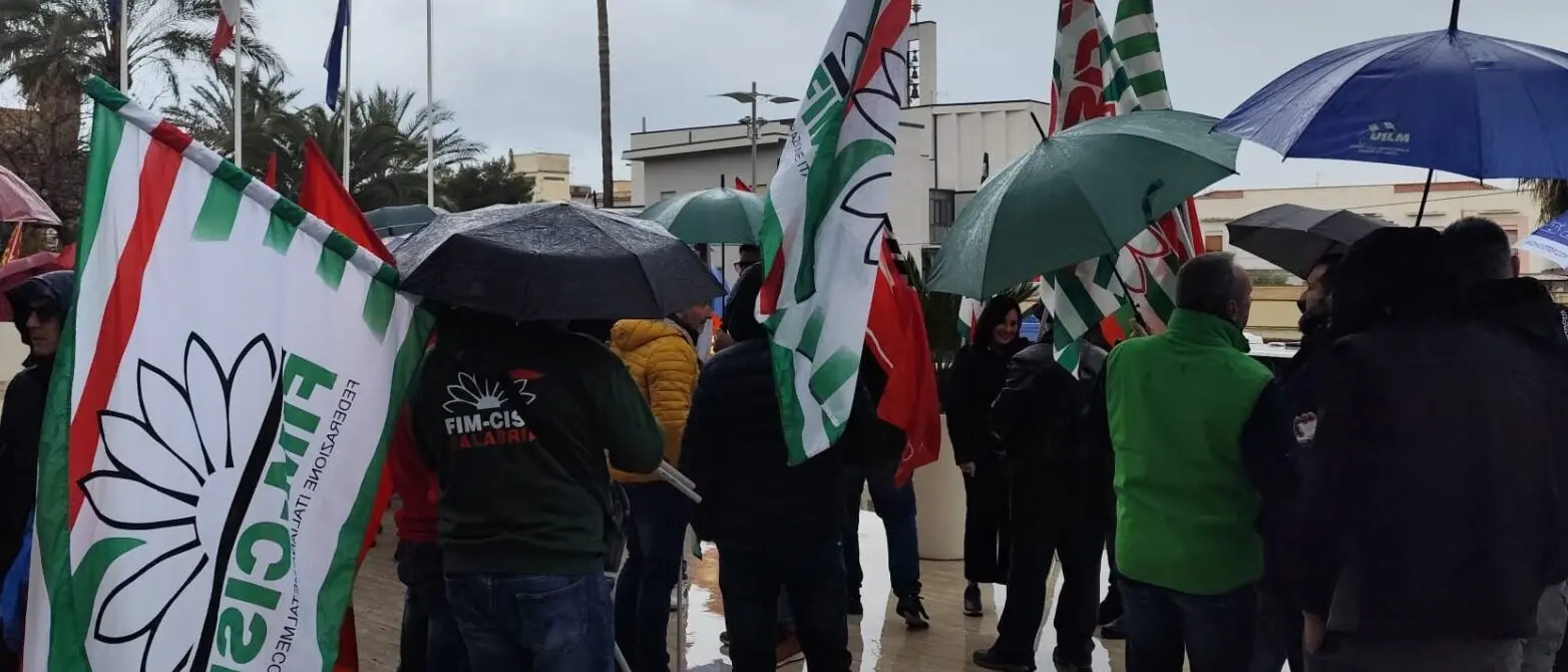 Reggio, i metalmeccanici non mollano sul rinnovo del contratto e chiedono alla politica regionale di fare pressione anche sul governo