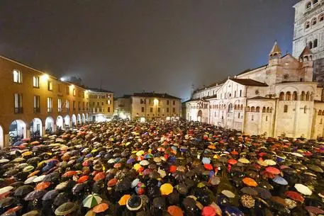 \"Sarda Claus\", le sardine ancora in piazza: «Reggio non 'mbucca»