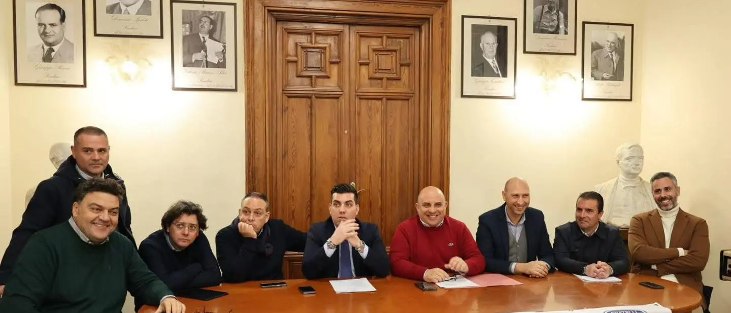 Palazzo San Giorgio, il Centrodestra: «La maggioranza, rispetti le leggi dello Stato, si guardi allo specchio e faccia un passo indietro»