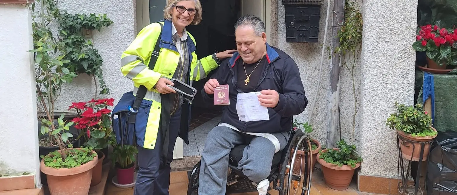 Stilo, da anni sulla sedia a rotelle riceve il passaporto direttamente a casa