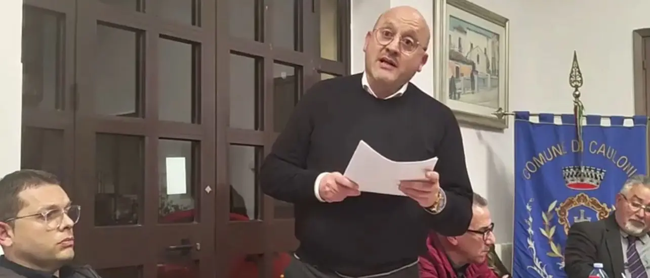 Caulonia, terremoto in maggioranza: il bilancio passa per un solo voto