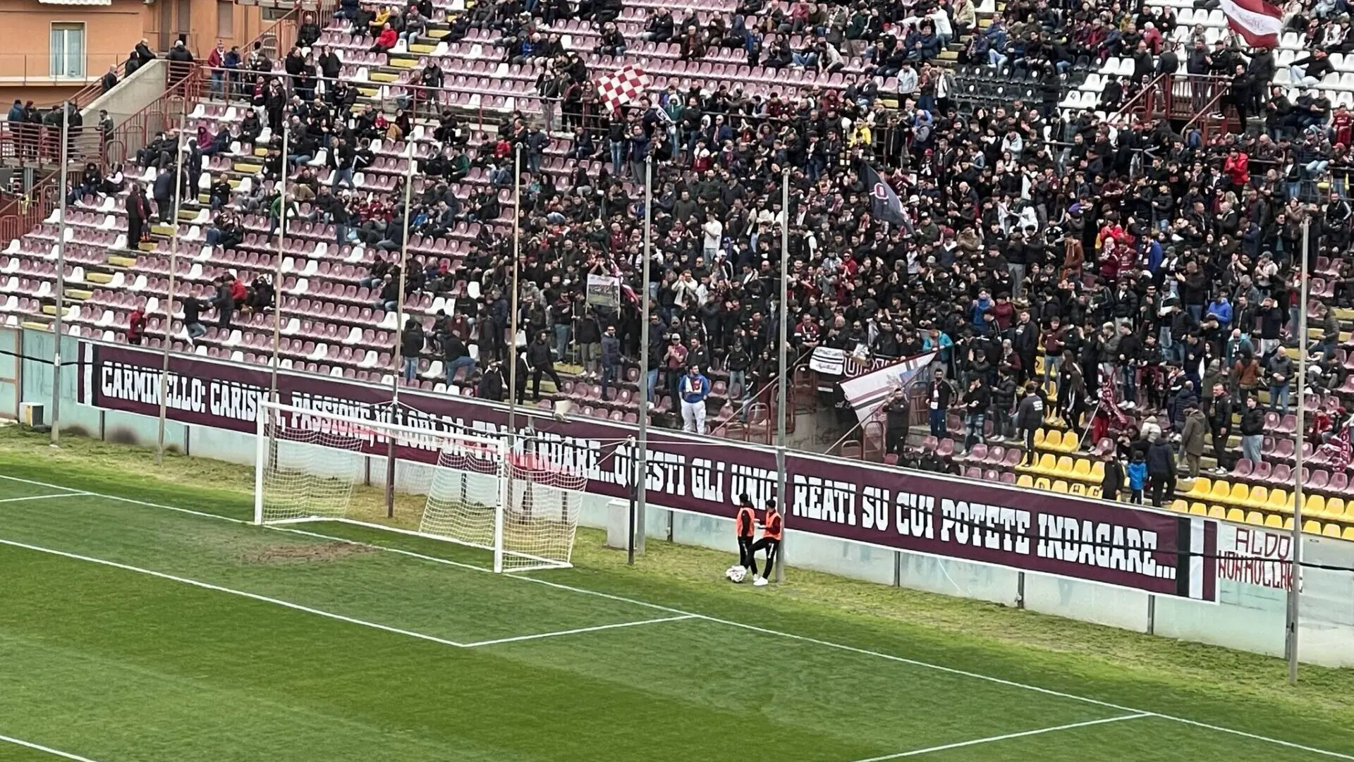 Prima del match tra Reggina e Vibonese, la Curva Sud omaggia Carminello