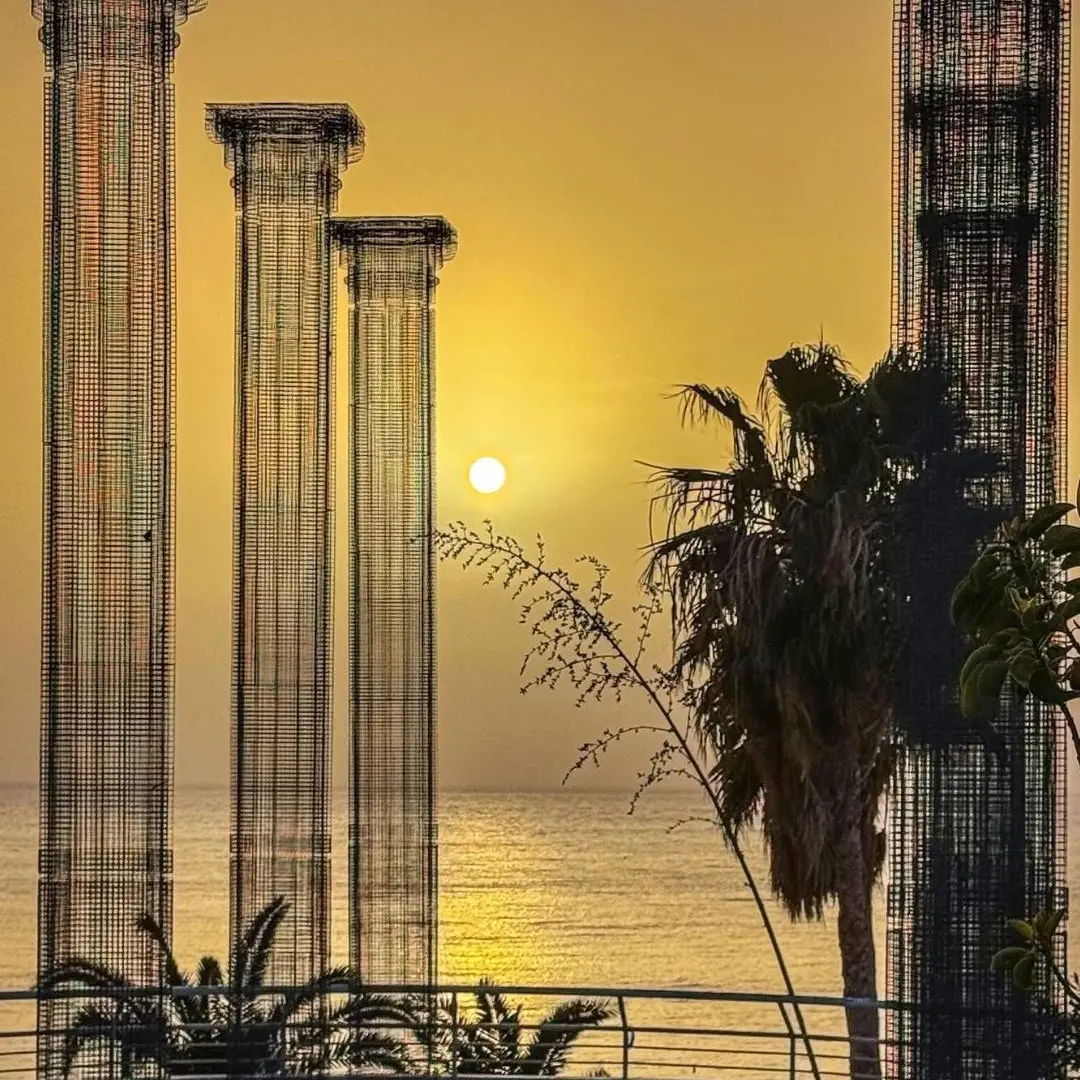 LA FOTO DEL GIORNO | Il riflesso della memoria, per guardare oltre