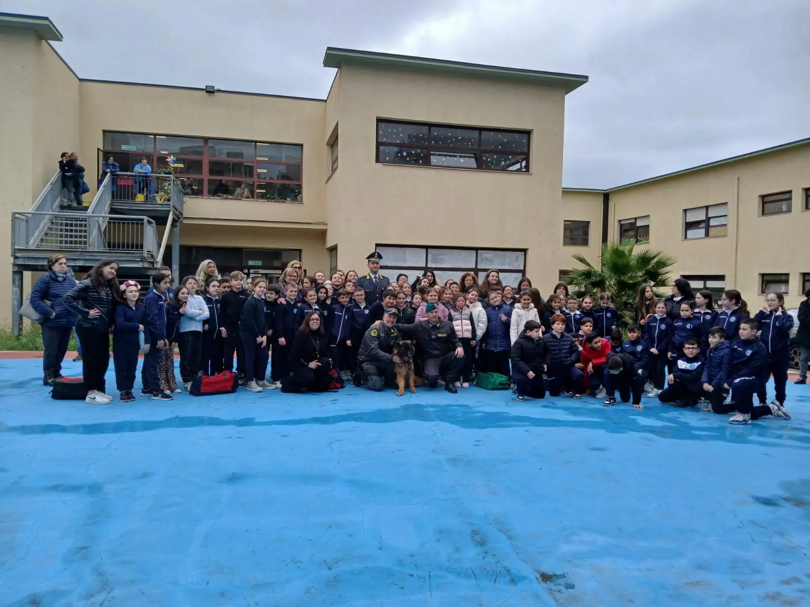 Gli studenti dell'IC Radice Alighieri di Catona incontrano la Guardia di Finanza