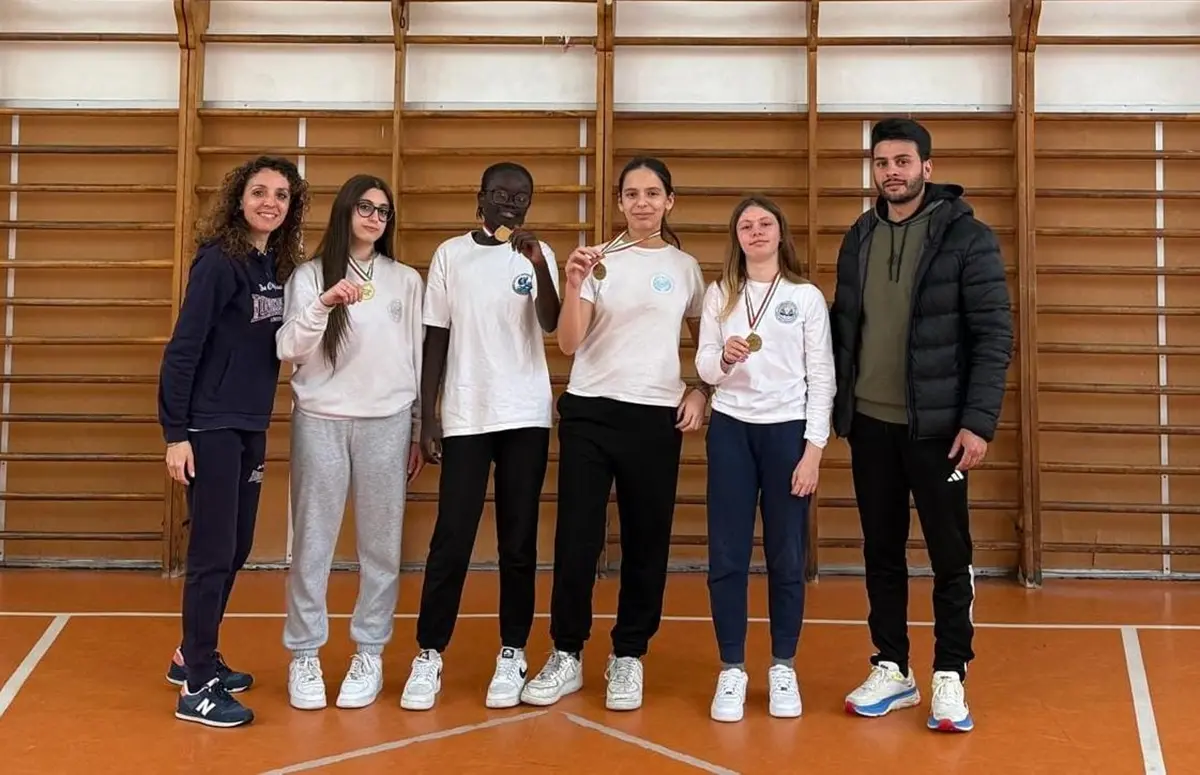 Reggio, competizioni sportive scolastiche: la scuola Vittorino Da Feltre trionfa nel Basket 3x3