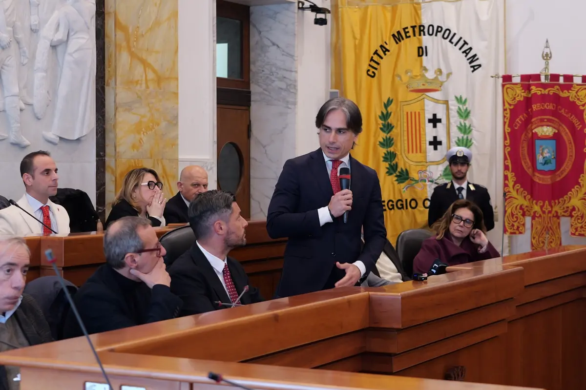 Reggio, il Consiglio comunale approva il bilancio previsionale 2025/2027