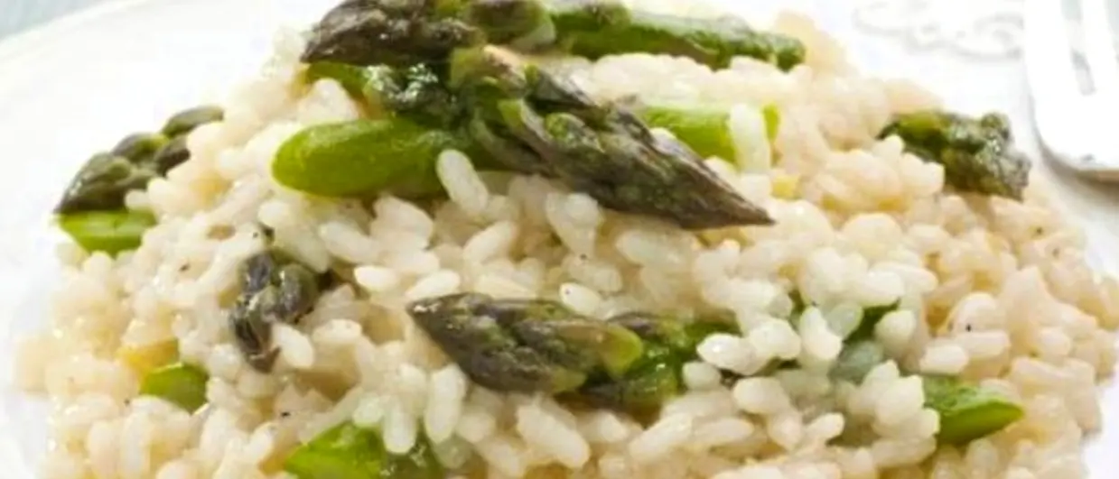 LA RICETTA DEL GIORNO | Risotto agli asparagi: un primo piatto cremoso e saporito